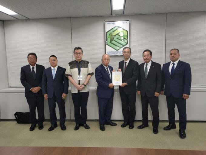 海上自衛隊港湾施設の早期完成と安全徹底や地元優先発注要望1